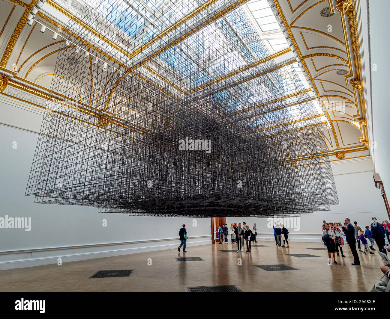 Matrix III 2019, di Antony Gormley, presso la Royal Academy di Londra, Regno Unito. Foto Stock