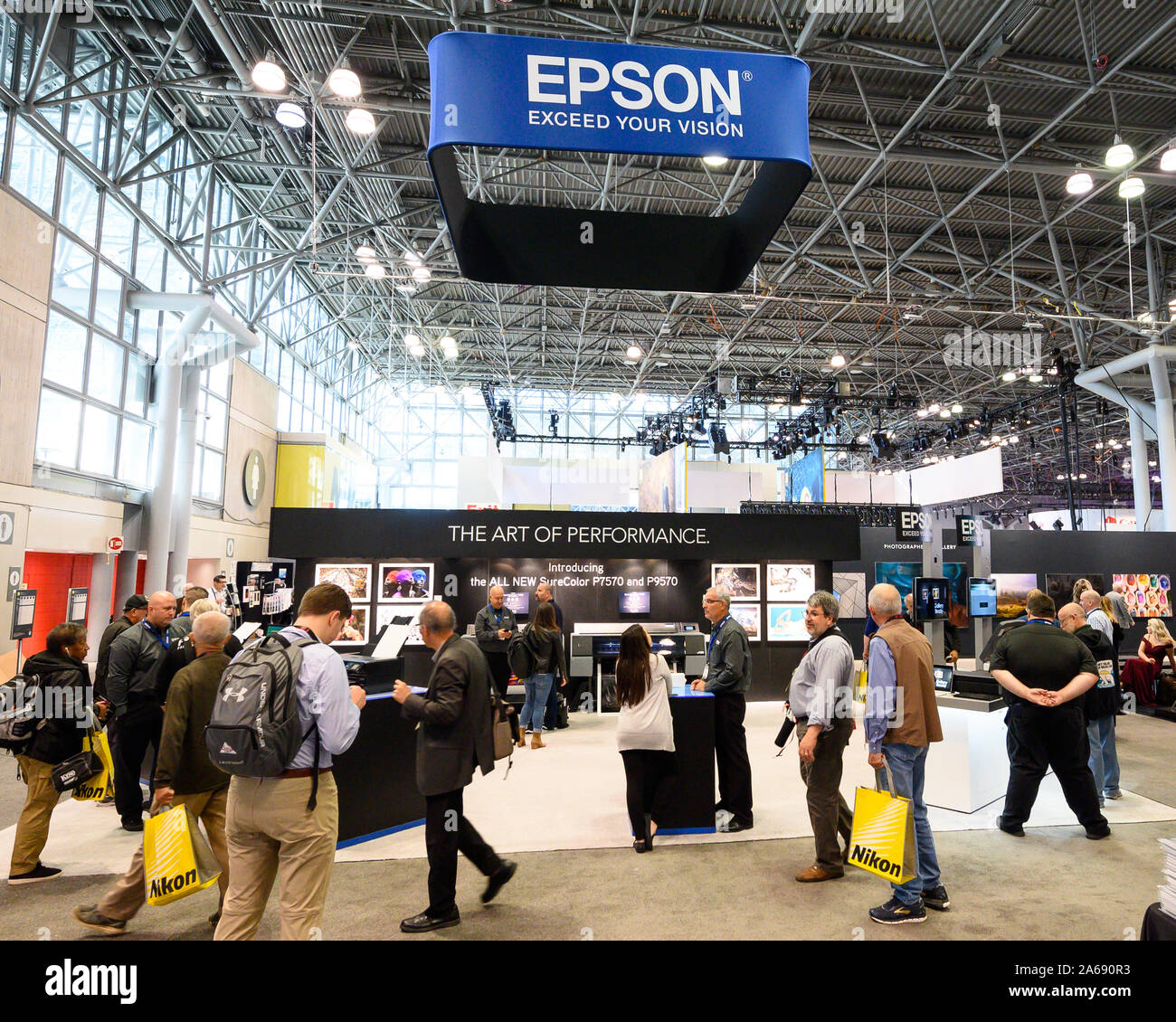 La Epson booth visto durante il PhotoPlus Expo conferenza tenutasi presso il Centro Congressi Jacob K. Javits Convention Center di New York. Foto Stock