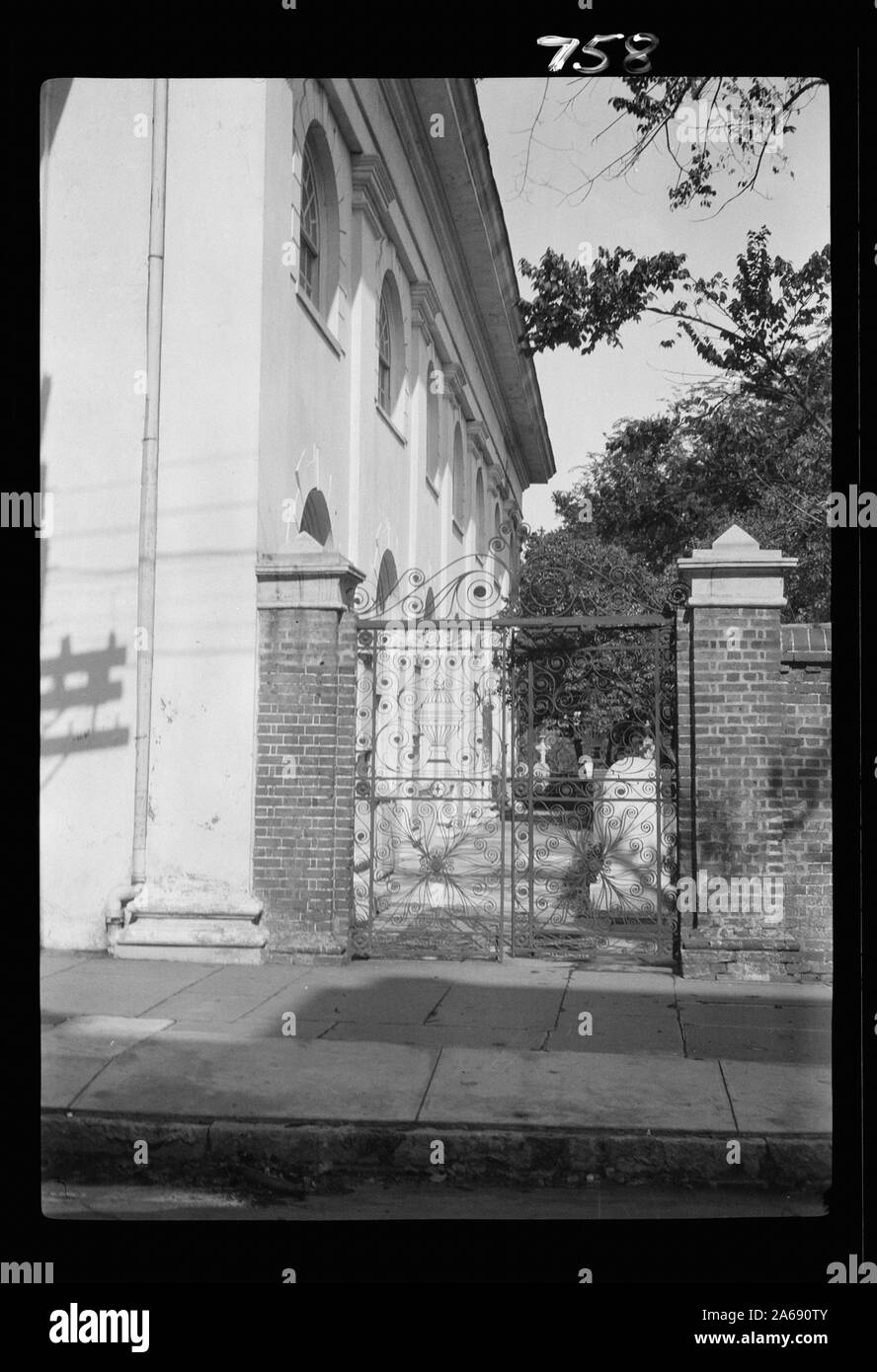 Cancellata in ferro battuto, [riunione Street, che conduce al cimitero di San Michele episcopale della Chiesa], Charleston, Carolina del Sud Foto Stock