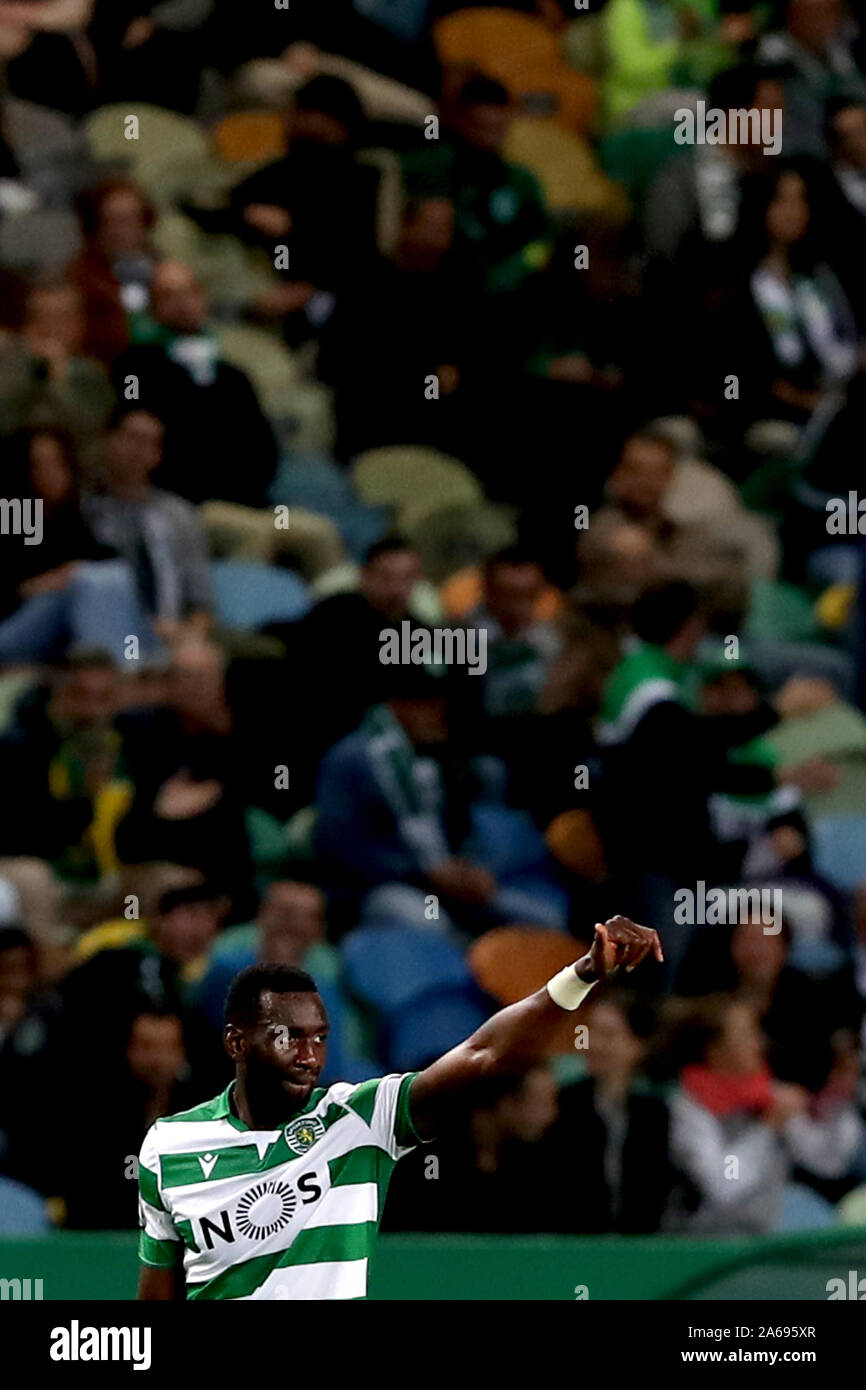 Lisbona, Portogallo. 24 ott 2019. Yannick Bolasie di Sporting CP celebra dopo un goal durante la UEFA Europa League Gruppo D partita di calcio tra Sporting CP e Rosenborg BK a José Alvalade stadium di Lisbona, in Portogallo, il 24 ottobre 2019. Credito: Pedro Fiuza/ZUMA filo/Alamy Live News Foto Stock