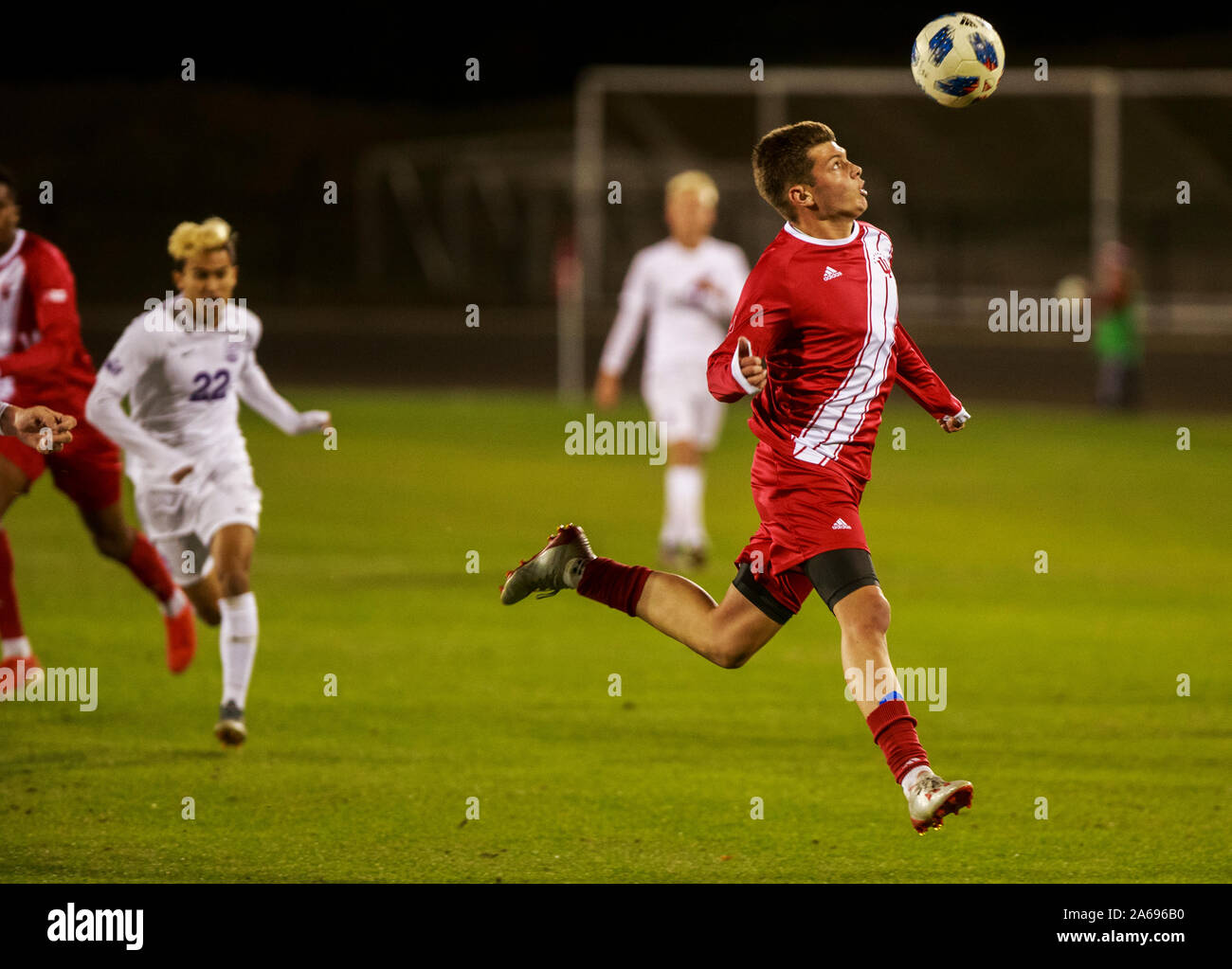 Indiana University di Victor Bezerra (7) gioca contro Evansville durante un NCCA soccer game Martedì, Ottobre 22, 2019 a Armstrong Stadium, in Bloomington, ind. (Foto di Jeremy Hogan/l'Bloomingtonian) Foto Stock