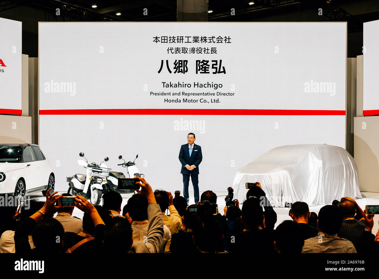 Honda il Presidente e CEO di Takahiro Hachigo sul palco al Tokyo Motor Show 2019 a Tokyo International Exhibition Center, Giappone il 23 ottobre 2019. Credito: Stephan Jarvis/AFLO/Alamy Live News Foto Stock