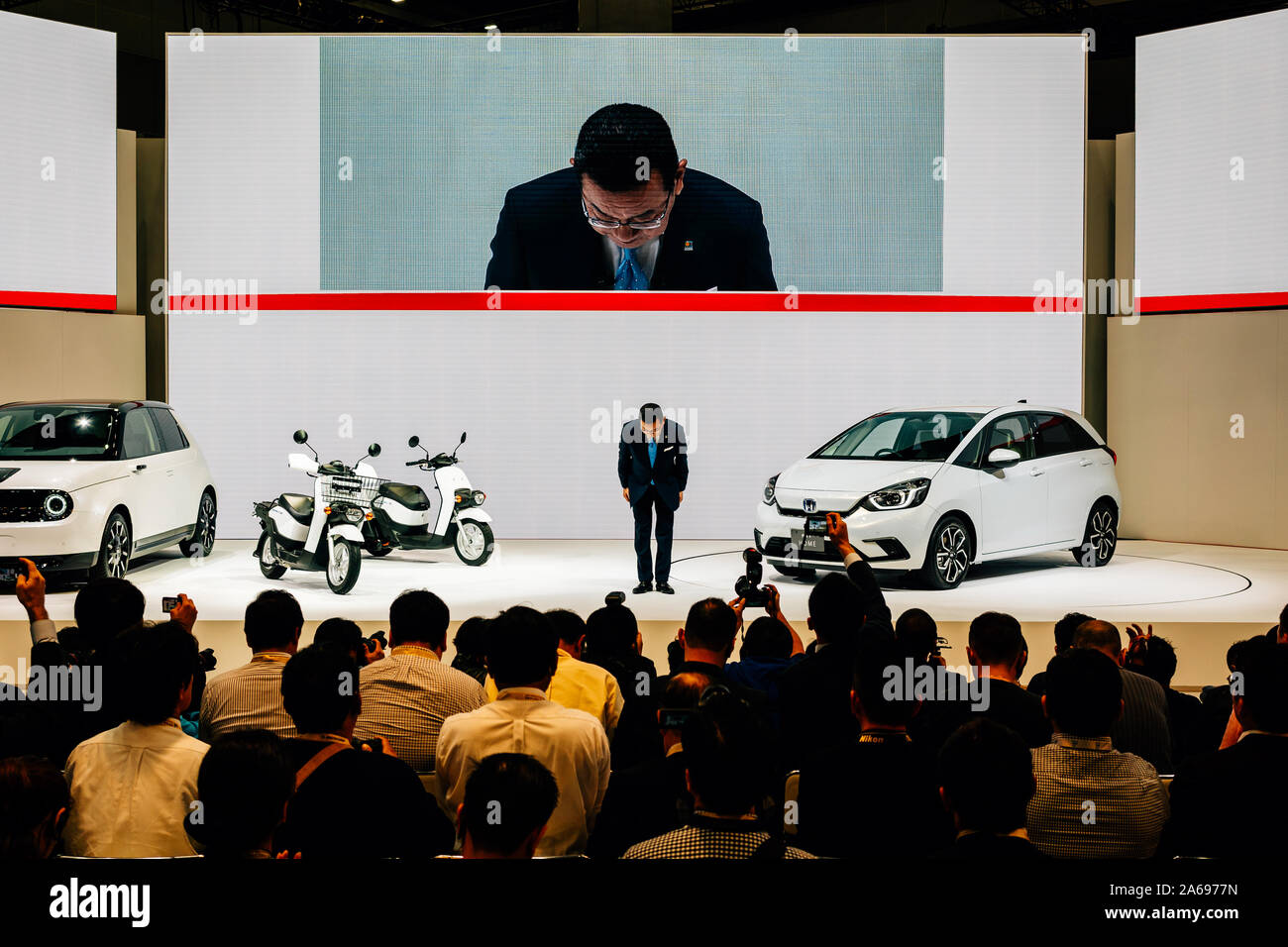 Honda il Presidente e CEO di Takahiro Hachigo sul palco al Tokyo Motor Show 2019 a Tokyo International Exhibition Center, Giappone il 23 ottobre 2019. Credito: Stephan Jarvis/AFLO/Alamy Live News Foto Stock