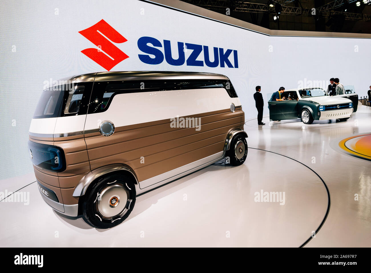 La Suzuki HANARE (L) e Waku SPO (R) sul display al Tokyo Motor Show 2019 a Tokyo International Exhibition Center, Giappone il 23 ottobre 2019. Credito: Stephan Jarvis/AFLO/Alamy Live News Foto Stock