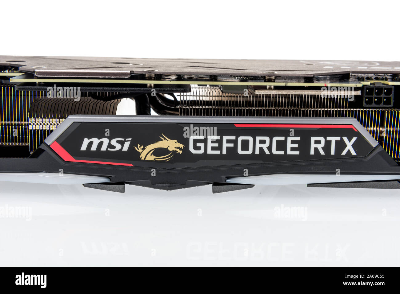 Winneconne, WI - 10 Ottobre 2019: un pacchetto di MSI GEforce gioco rtx x trio 2080 TI scheda video su un sfondo isolato Foto Stock