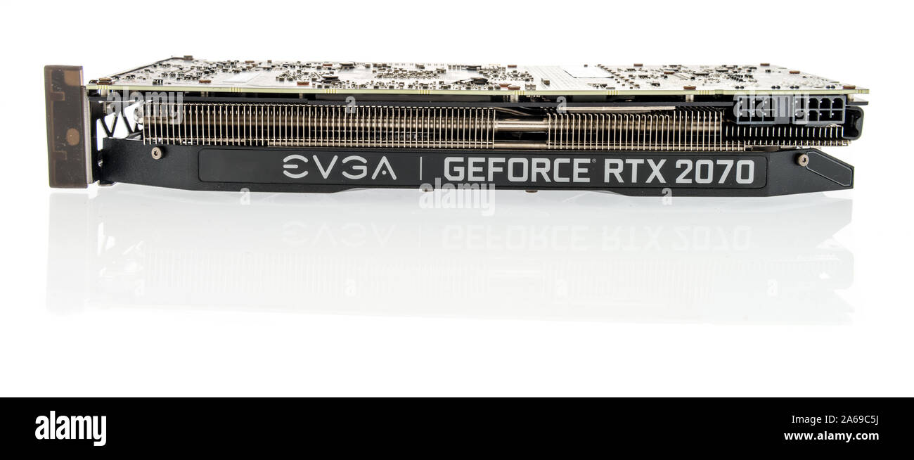 Winneconne, WI - 10 Ottobre 2019: un pacchetto di EVGA GEFORCE 2070 RTX scheda video NVIDIA su un sfondo isolato Foto Stock