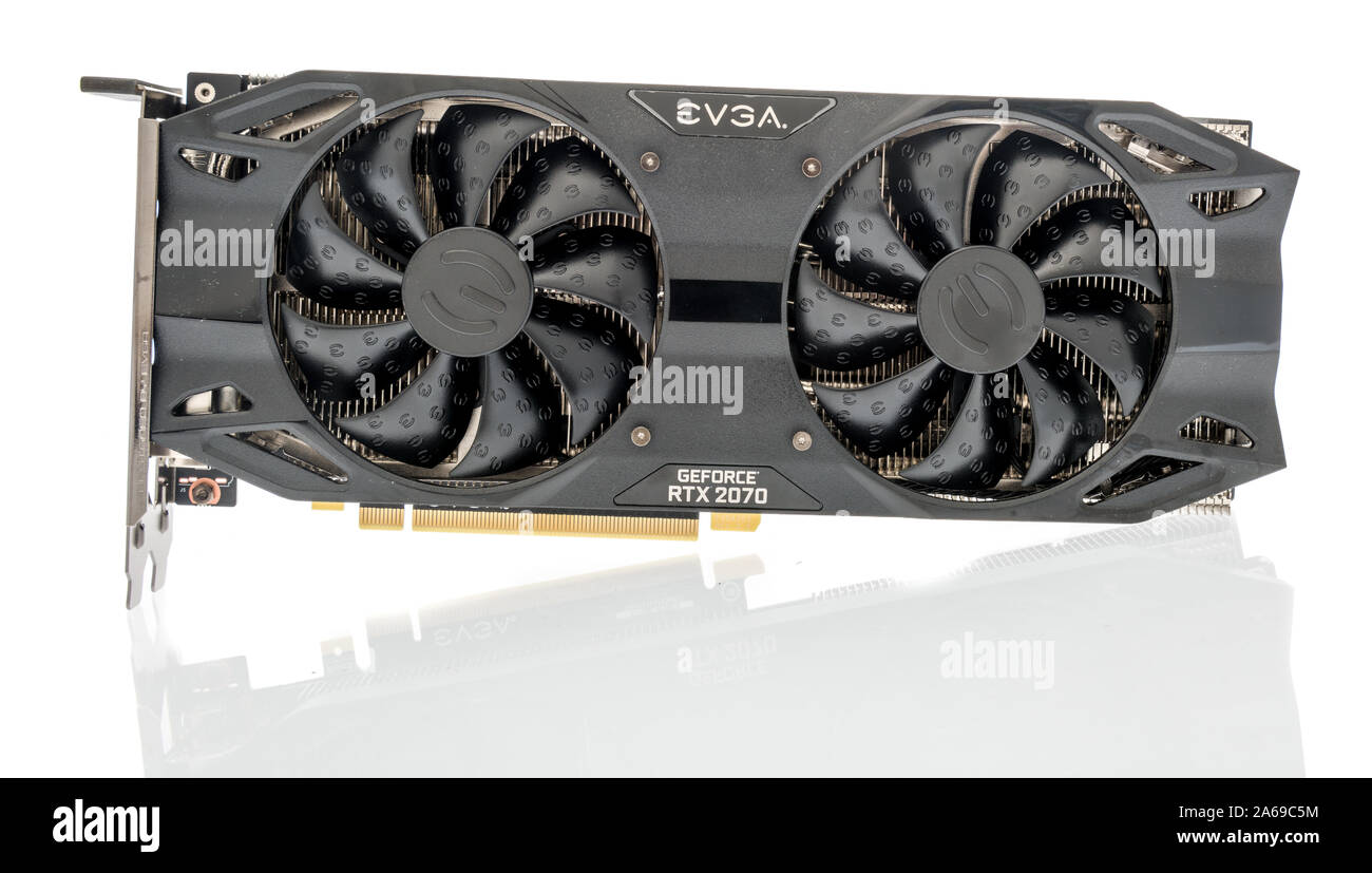 Winneconne, WI - 10 Ottobre 2019: un pacchetto di EVGA GEFORCE 2070 RTX scheda video NVIDIA su un sfondo isolato Foto Stock