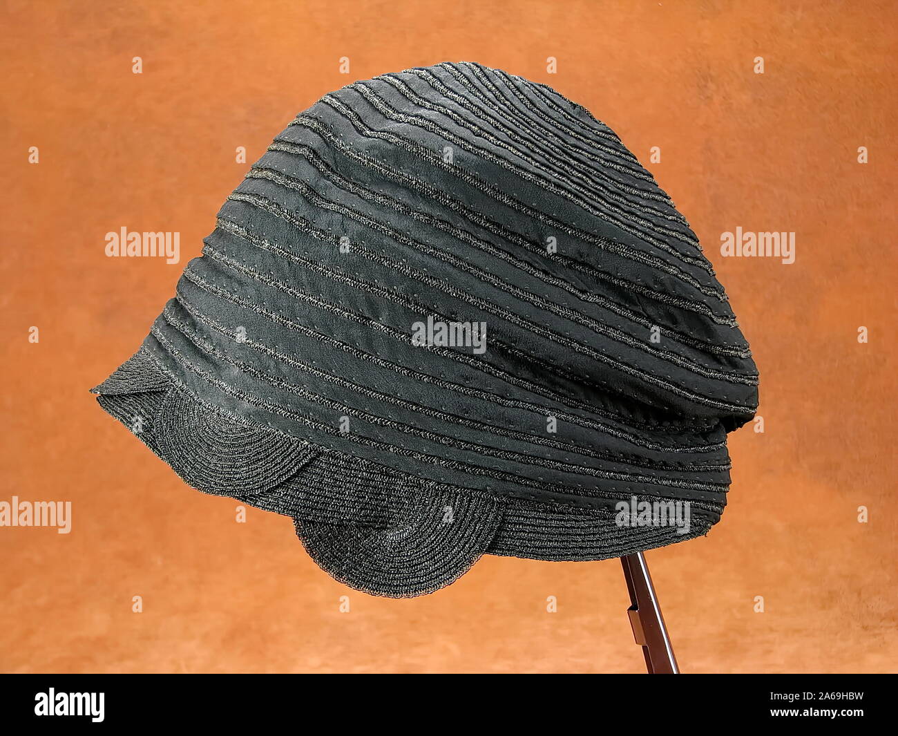 Antique ruggente 1920s womans cloche hat. Foto Stock