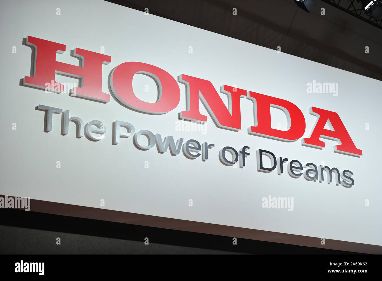 Un logo di Honda è visto durante la 46a Tokyo Motor Show 2019 a Tokyo in Giappone il 23 ottobre 2019. Credito: Masahiro Tsurugi/AFLO/Alamy Live News Foto Stock