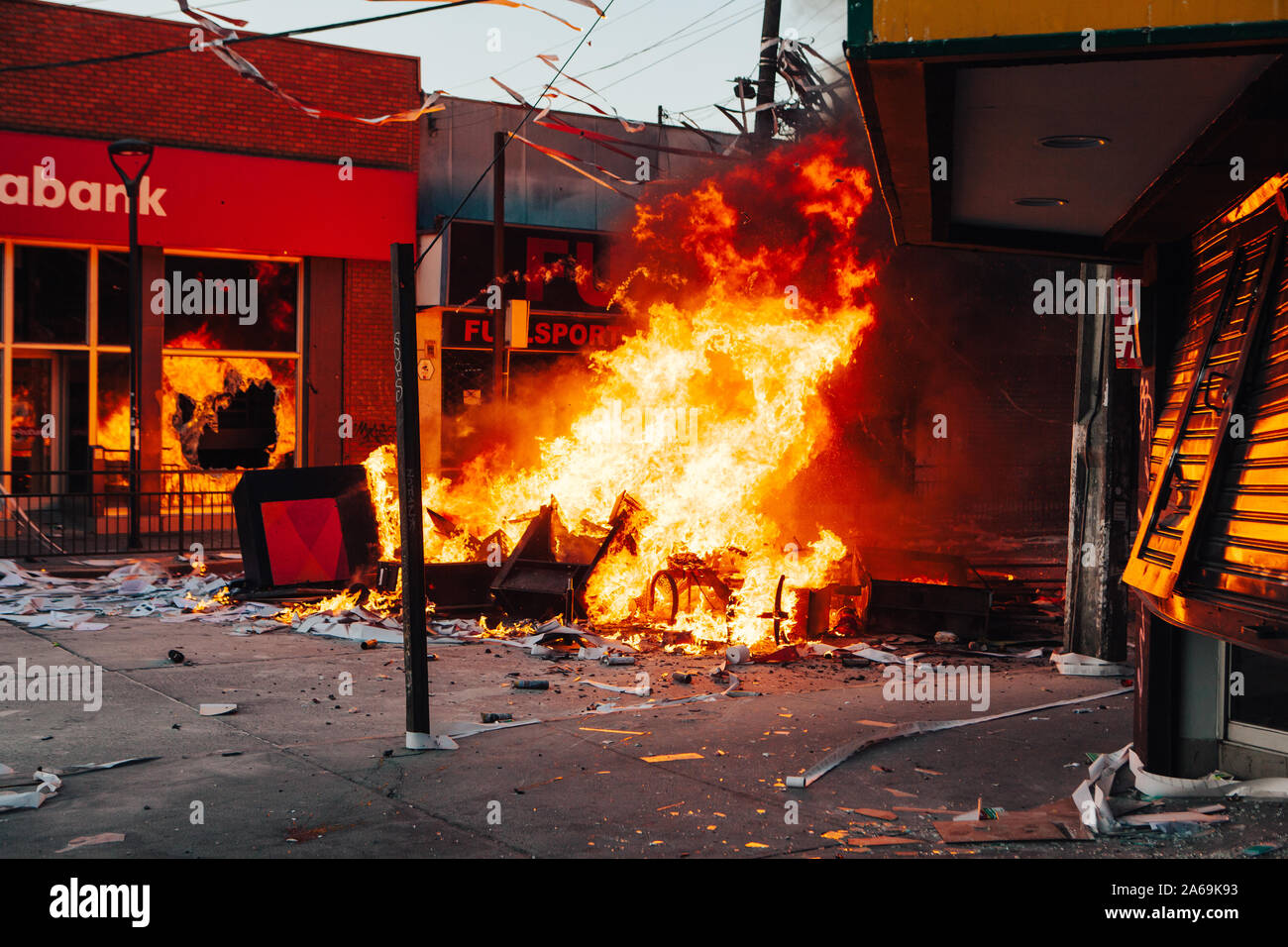 QUILPUE, Cile - 20 Ottobre 2019 - barricate durante le proteste del 'eludere' movimento contro il governo di Sebastian Pinera Foto Stock