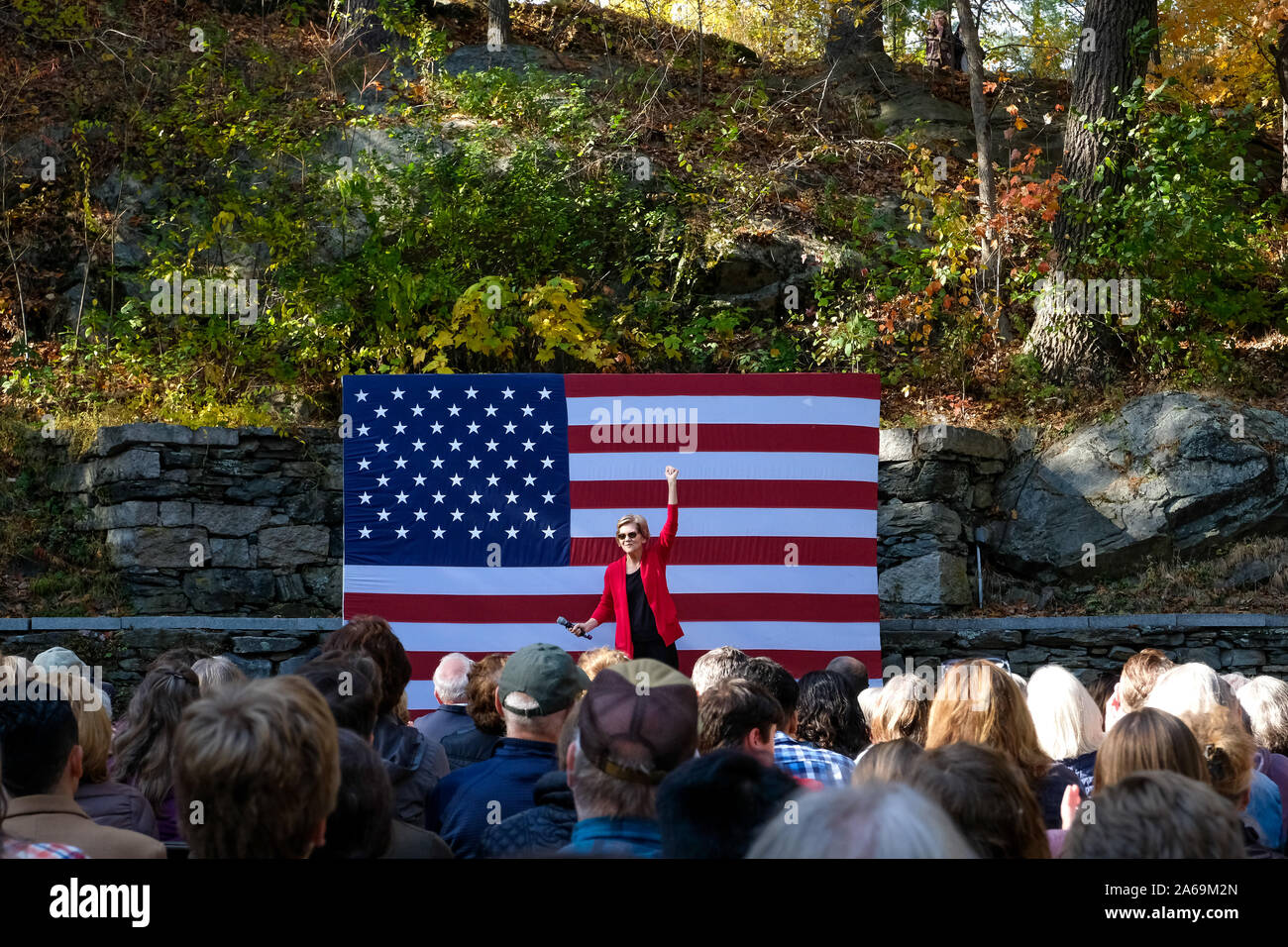 Hannover, Stati Uniti. 24 ott 2019. Il candidato presidenziale Elizabeth Warren campagne a Dartmouth College di Hannover. Credito: SOPA Immagini limitata/Alamy Live News Foto Stock