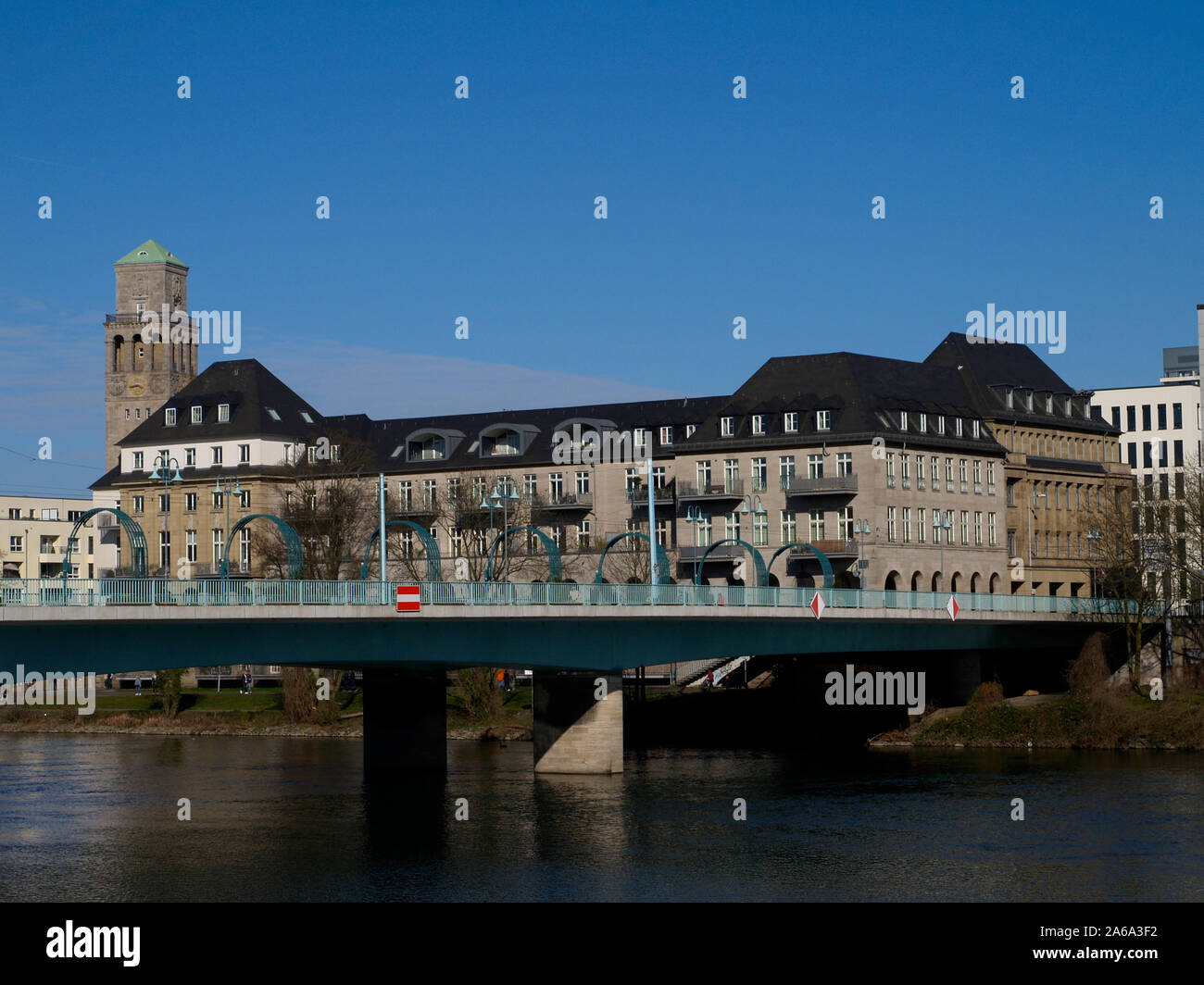 Municipio e Torre 'Schlossbrücke' (castello) ponte sul fiume Ruhr Foto Stock