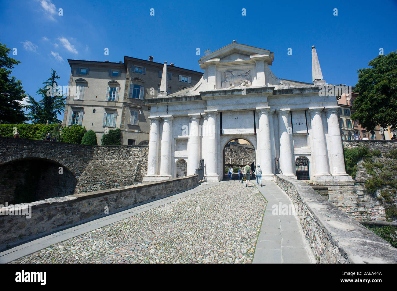 La Vecchia Città Alta di Bergamo, Lombardia, Italia. Patrimonio Mondiale dell'Unesco. Cancello s. James Foto Stock