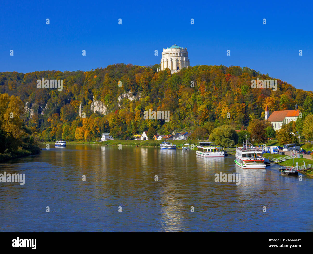 Sala di liberazione e il Danubio Kelheim, Danubio Gorge Riserva Naturale, Bassa Baviera, Baviera, Germania, Europa Foto Stock