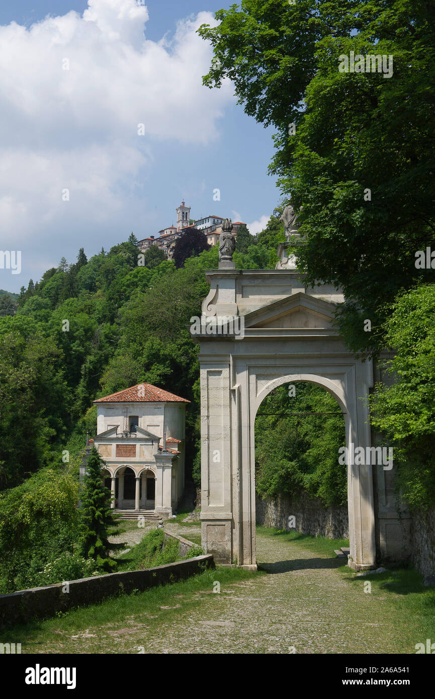 L'Italia, la Lombardia, il Sacro Monte di Varese, S. Ambrogio arch Foto Stock