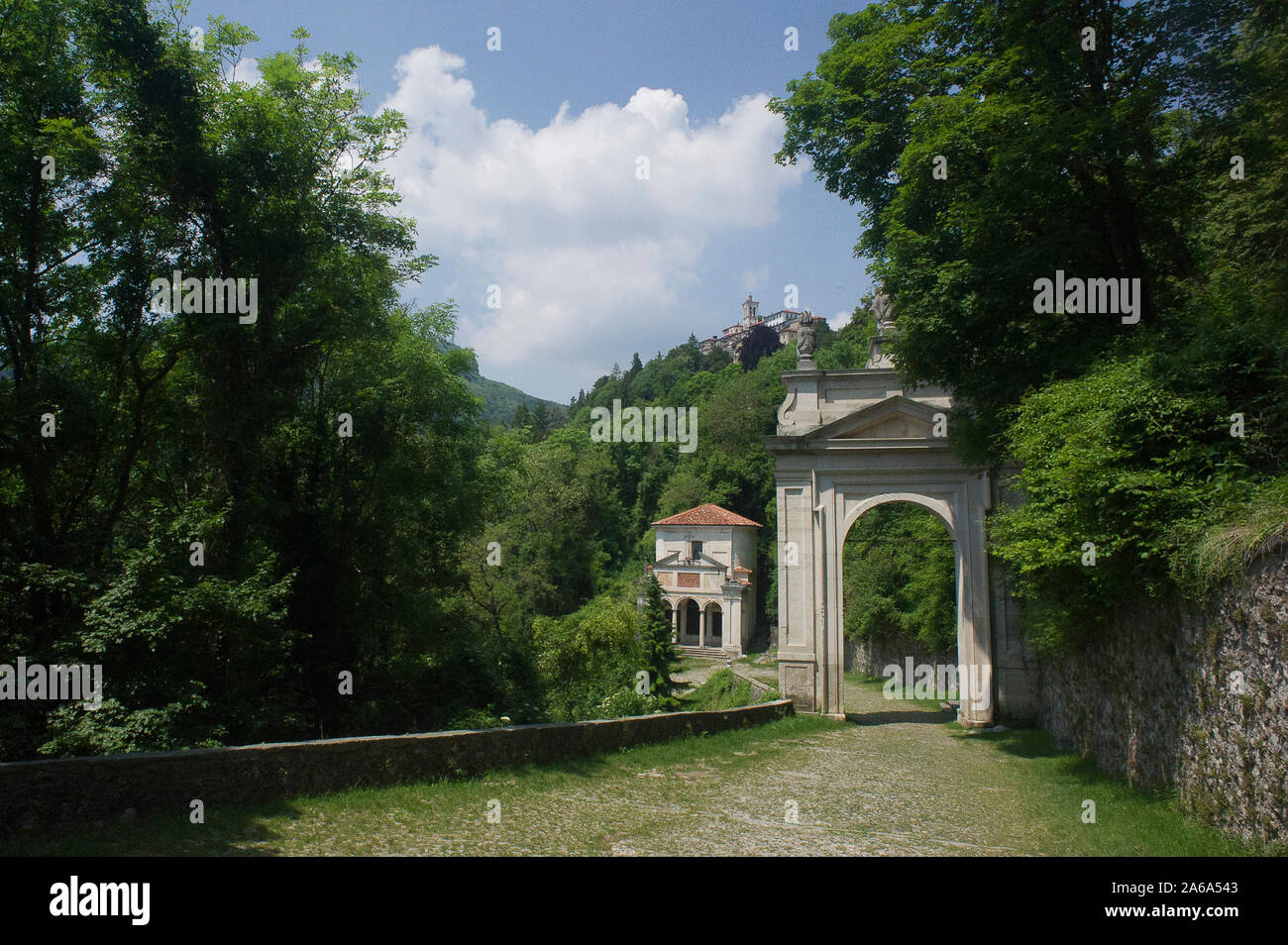 L'Italia, la Lombardia, il Sacro Monte di Varese, S. Ambrogio arch Foto Stock