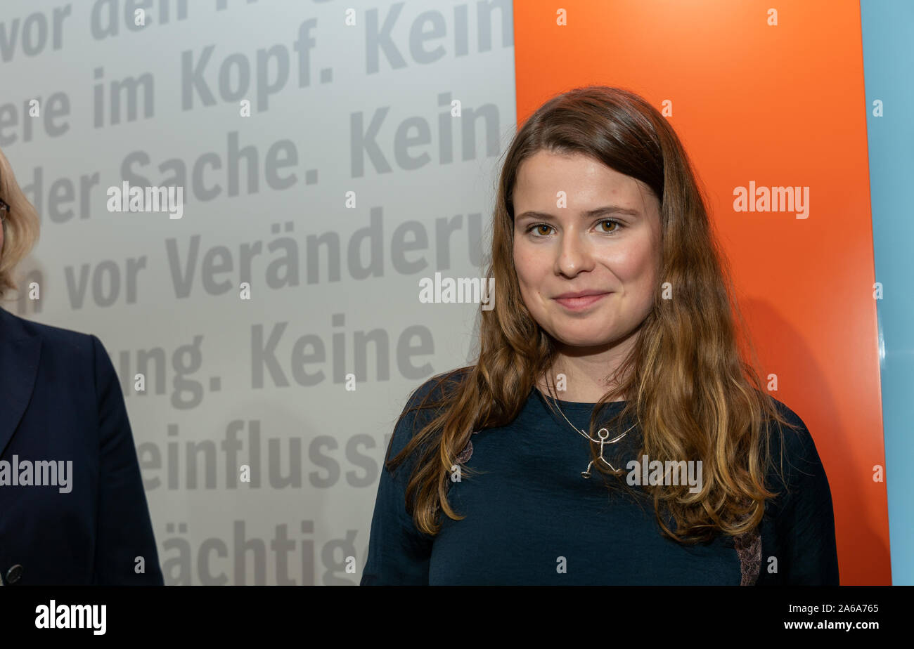 FRANKFURT AM MAIN, Germania - 18 Ottobre 2019: Luisa Neubauer (*1996, tedesco attivista ambientale) a 71st Frankfurt Book Fair / Buchmesse Frankfurt Foto Stock