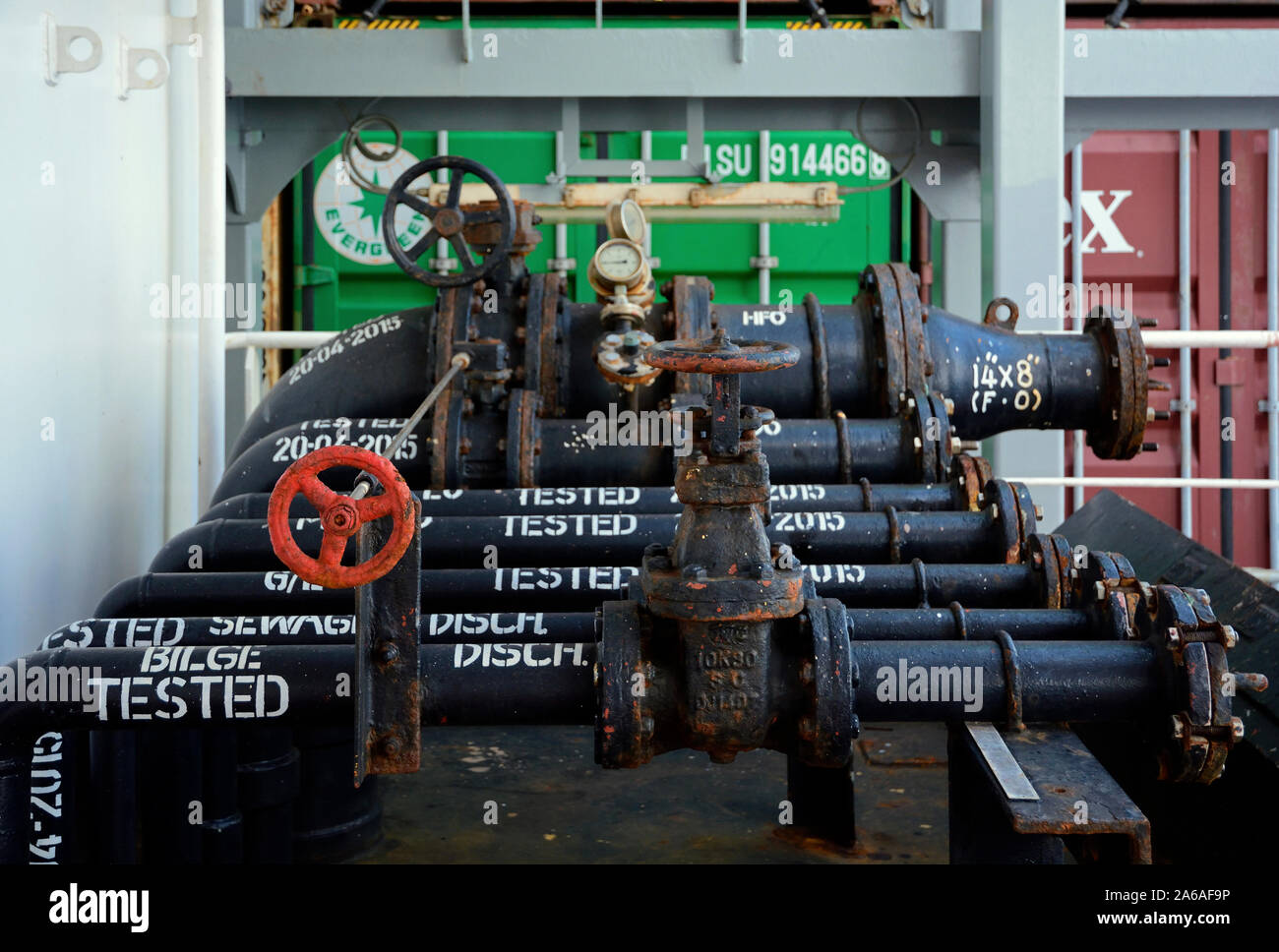 Oceano indiano, international - 2015.11.21: bunker di tribordo e rifiuti del collettore di scarico del container campione mai ( imo# 9293765 ) Foto Stock