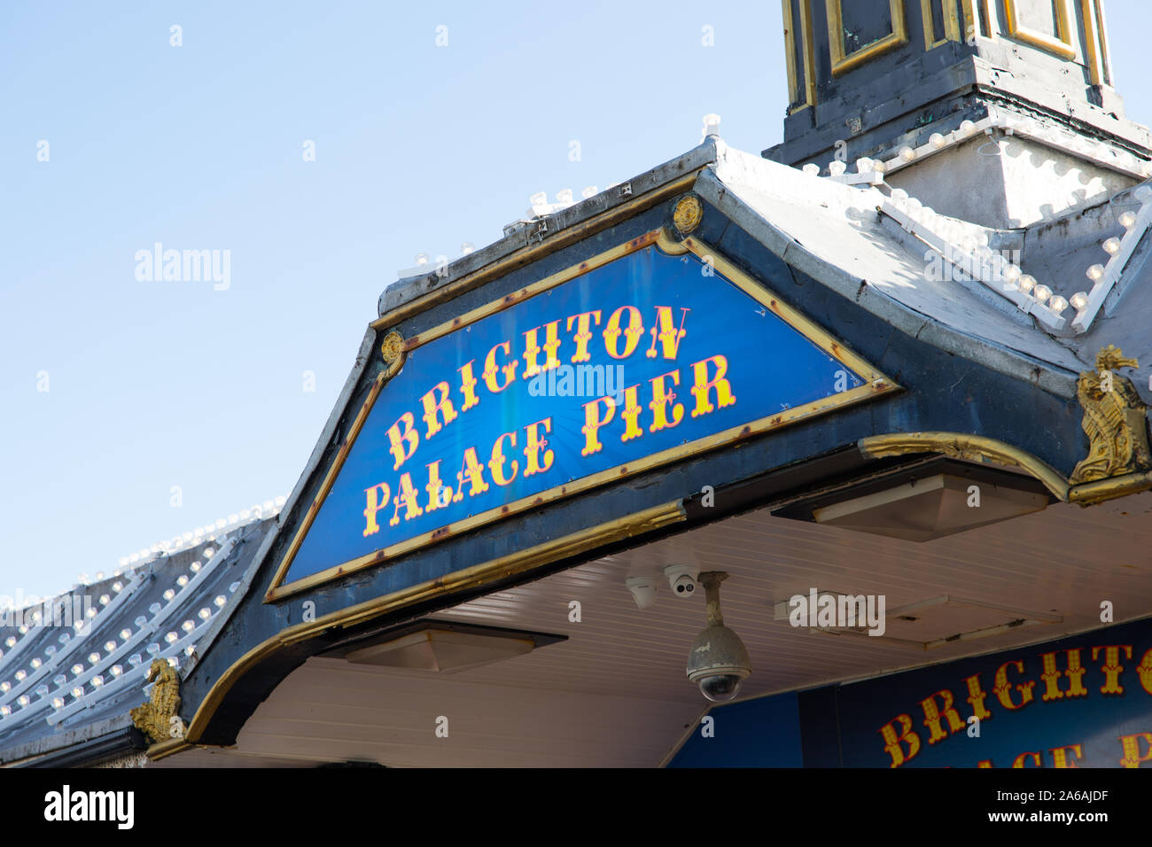 Parte anteriore del Brighton Palace Pier luna park - vedere Foto Stock