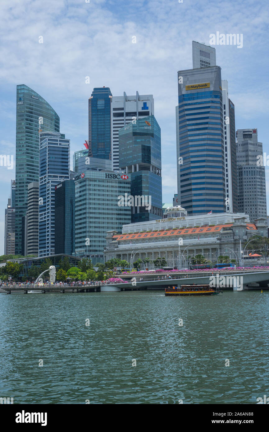 Un bel giorno attorno al Marina Bay di Singapore , questo iconico luogo brucia la tua mente una così straordinaria edifici e famosi punti di riferimento. Foto Stock