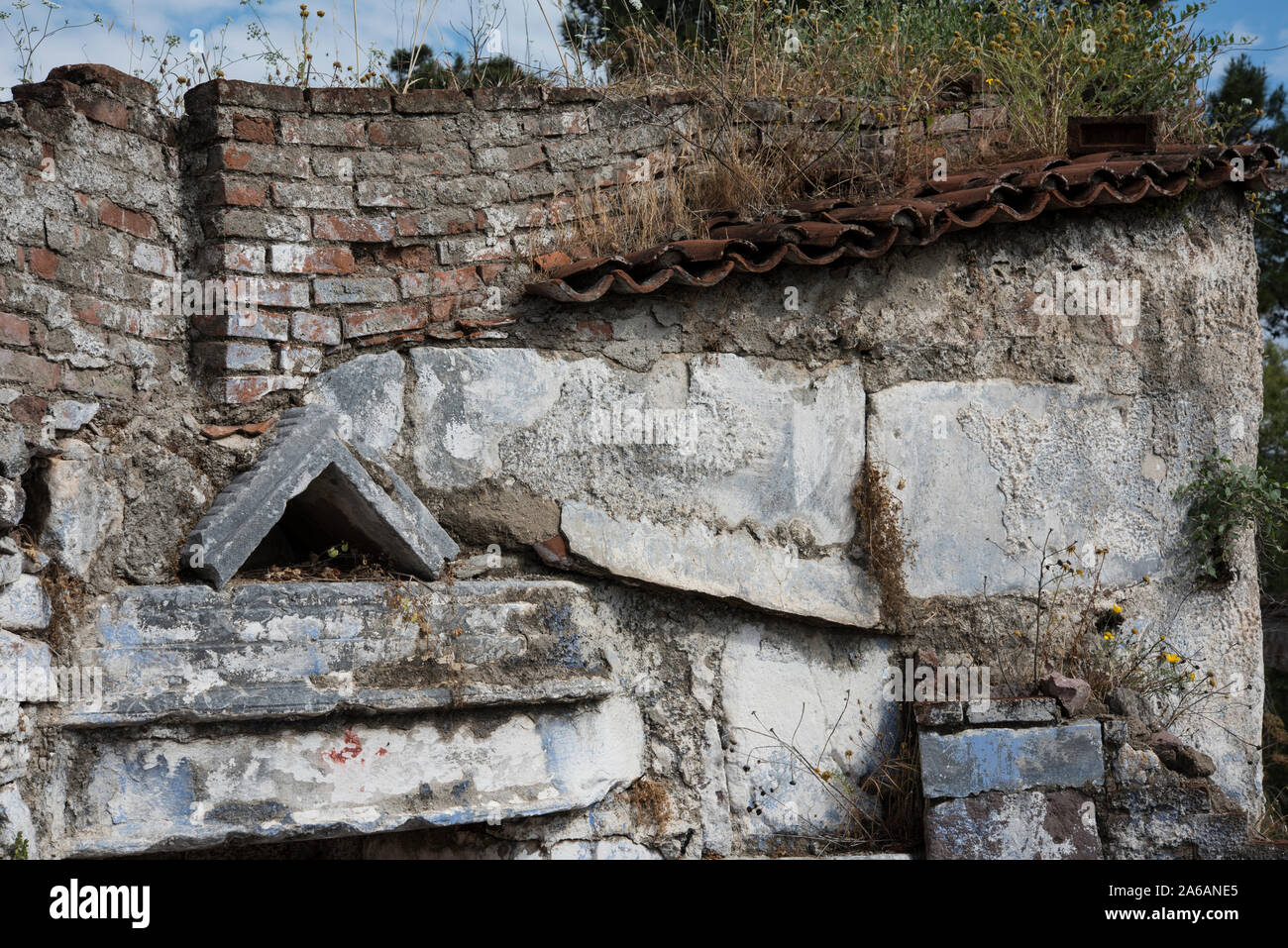 Vista di un antico Thermis, bagni termali, a Pirgi, Lebos, Grecia Foto Stock