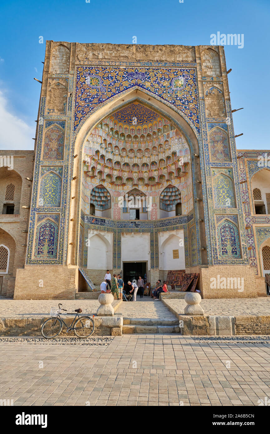 Abdul Aziz Khan o Abdulaziz Khan madrasa, Bukhara, Uzbekistan in Asia centrale Foto Stock