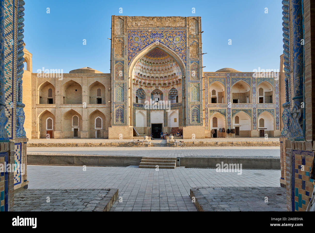 Abdul Aziz Khan o Abdulaziz Khan madrasa, Bukhara, Uzbekistan in Asia centrale Foto Stock
