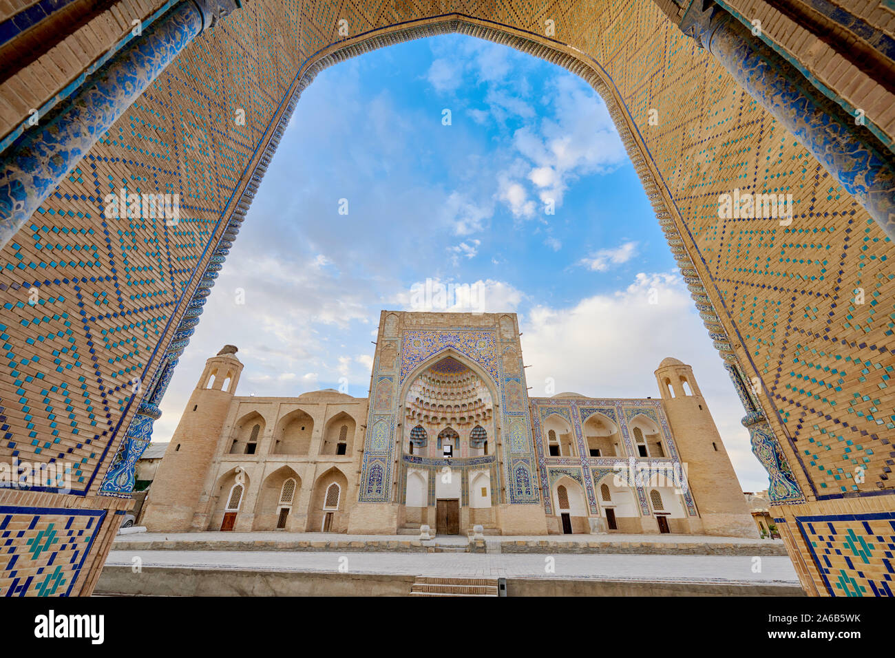 Abdul Aziz Khan o Abdulaziz Khan madrasa, Bukhara, Uzbekistan in Asia centrale Foto Stock