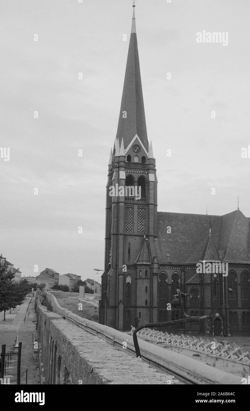 La chiesa della Riconciliazione a Bernauer Strasse, Berlino, Germania Foto Stock