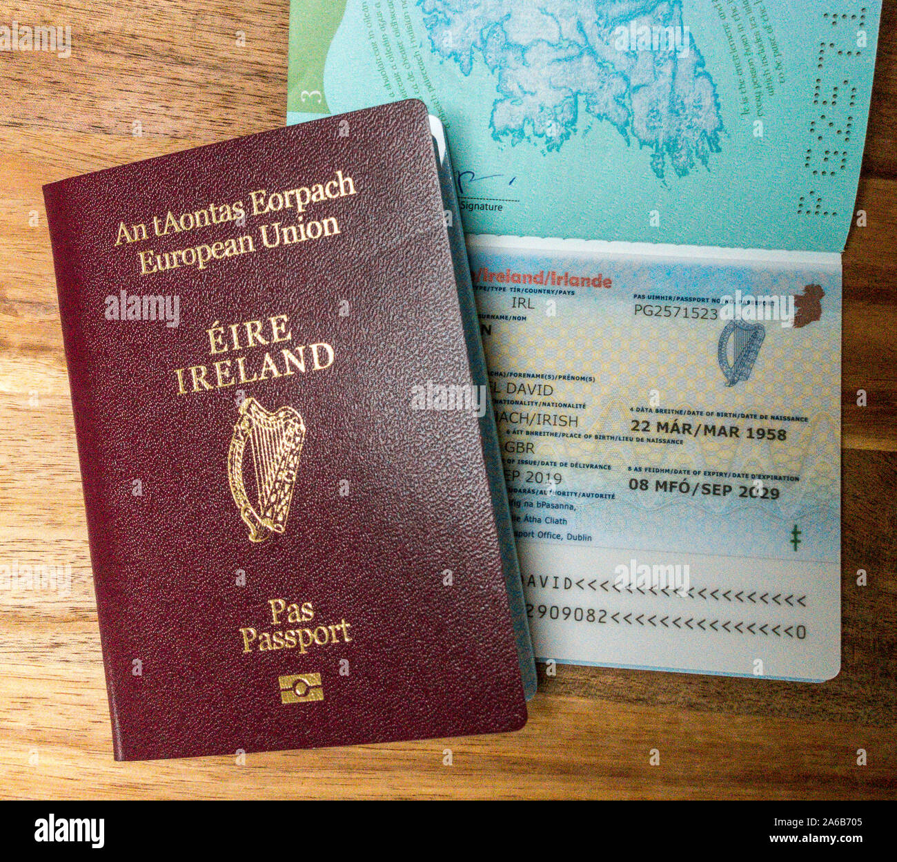 Passaporto irlandese immagini e fotografie stock ad alta risoluzione - Alamy