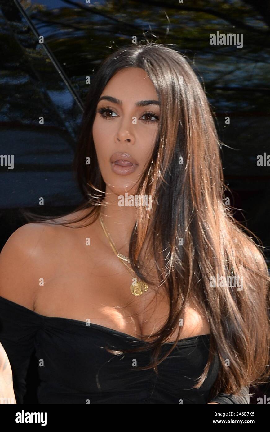 New York, NY, STATI UNITI D'AMERICA. 24 ott 2019. Kim Kardashian West fuori e circa per celebrità Candids - gio, New York, NY Ottobre 24, 2019. Credito: Kristin Callahan/Everett raccolta/Alamy Live News Foto Stock