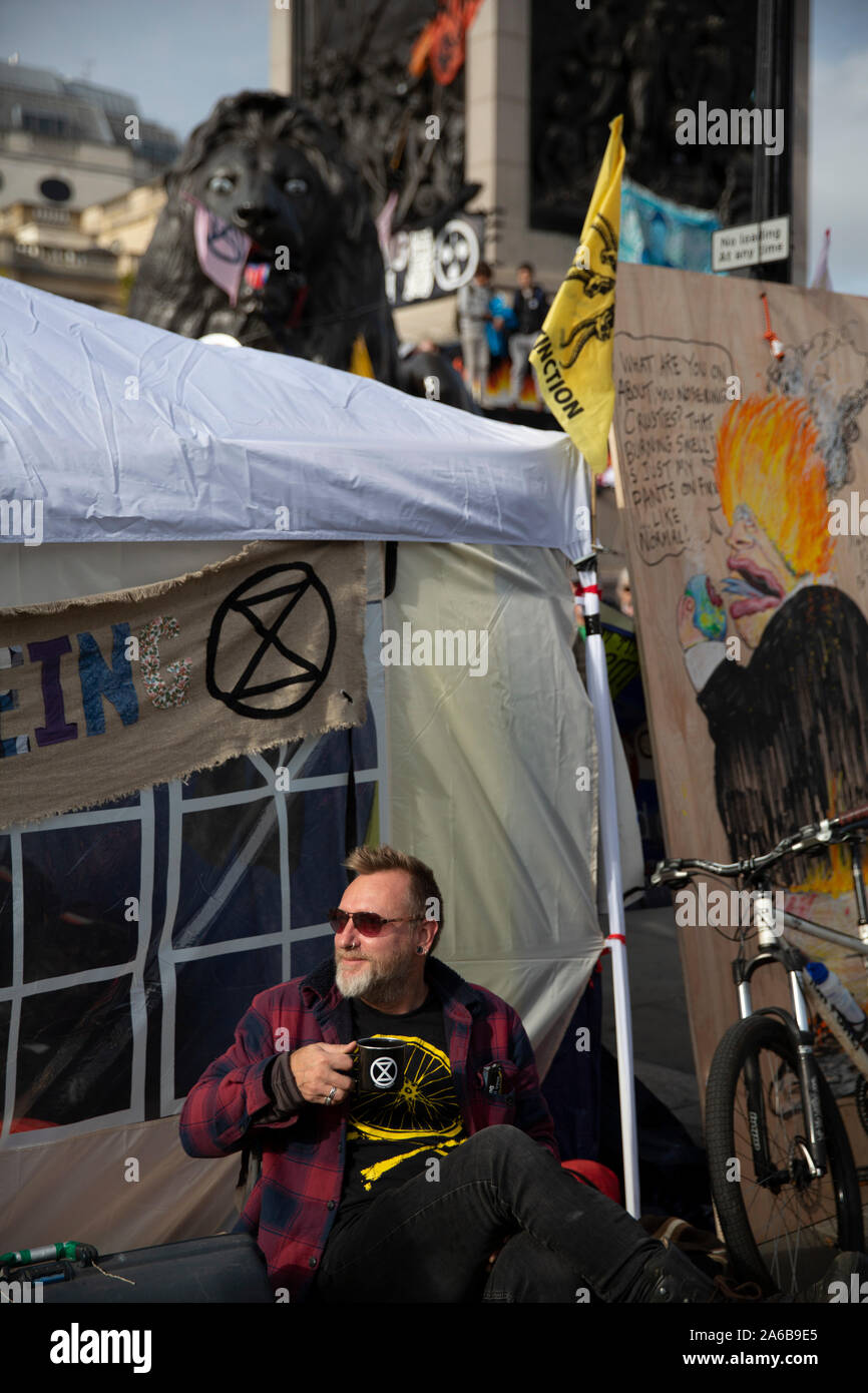 Londra, 10 ottobre 2019, estinzione della ribellione di dimostrazione e di occupazione di Trafalgar Square. Foto Stock