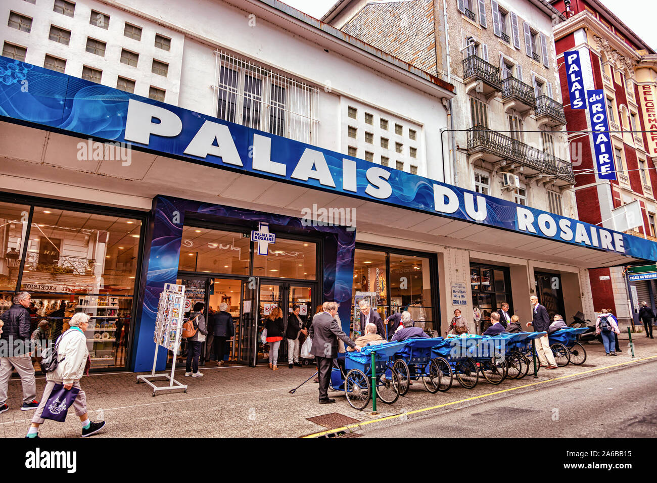 LOURDES - Giugno 15, 2019: Shop - Rosario Palace - Lourdes, Francia Foto Stock