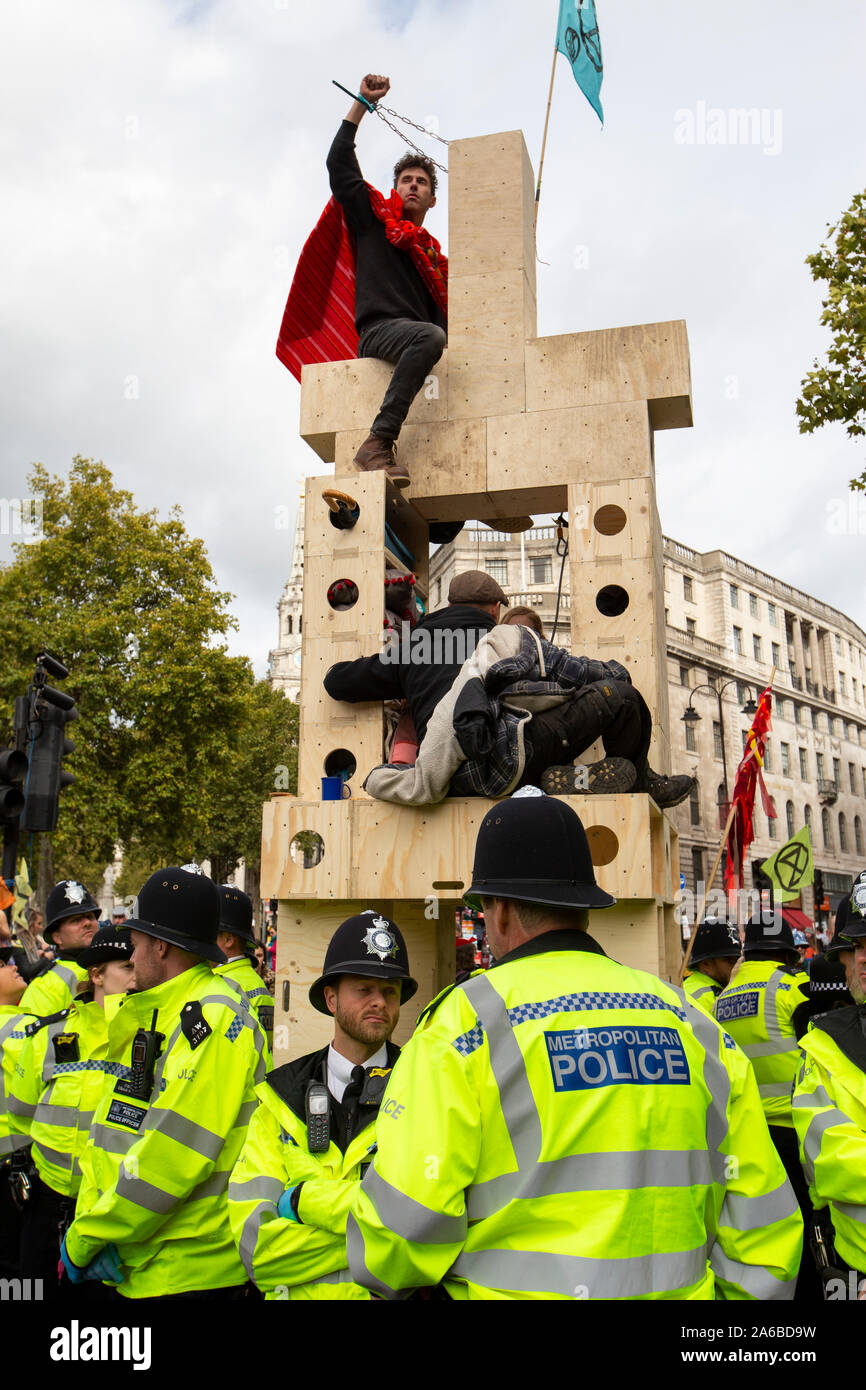 Londra, 10 ottobre 2019, estinzione della ribellione di dimostrazione e di occupazione di Trafalgar Square. Foto Stock
