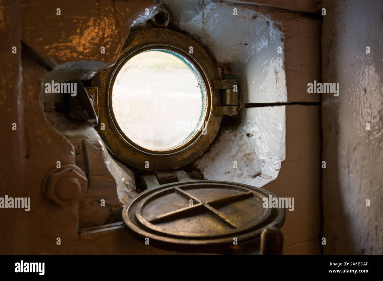 Oblò / ottone e vetro foro di porta finestra attraverso i compositi in  legno / legno e metallo per scafo della nave a vela il Cutty Sark.  Greenwich, Londra UK (105 Foto stock - Alamy