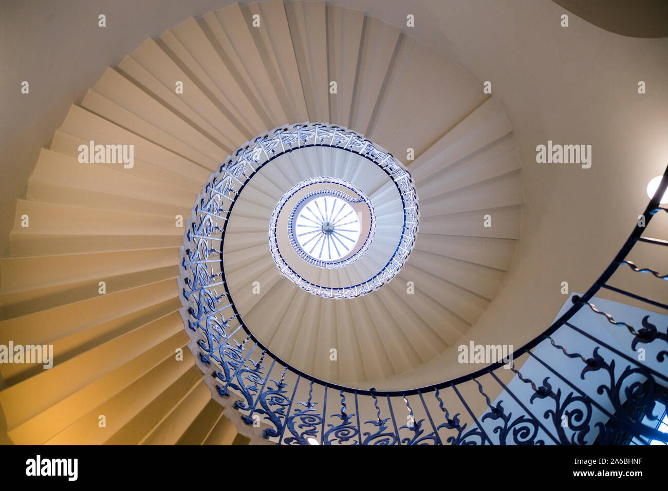 Il Tulip scale spirale autoportante in scala la Casa della Regina - Inghilterra del primo vero edificio classico - a Greenwich. Londra. Regno Unito. (105) Foto Stock