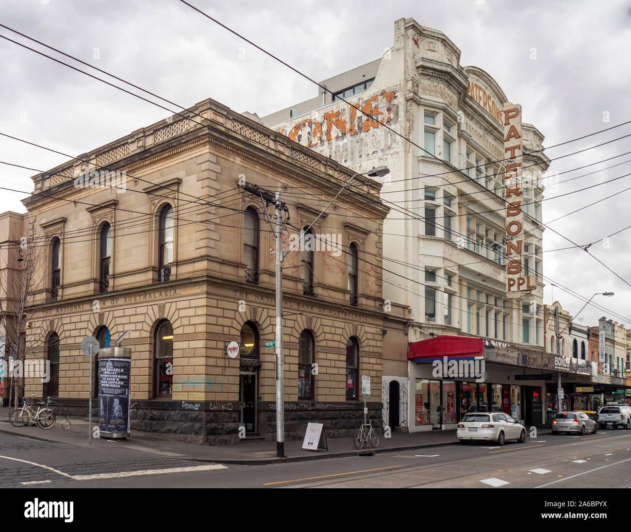 Banca nazionale dell'Australasia camere banca convertita al negozio di vendita al dettaglio su Smith St Collingwood Melbourne Victoria Australia. Foto Stock