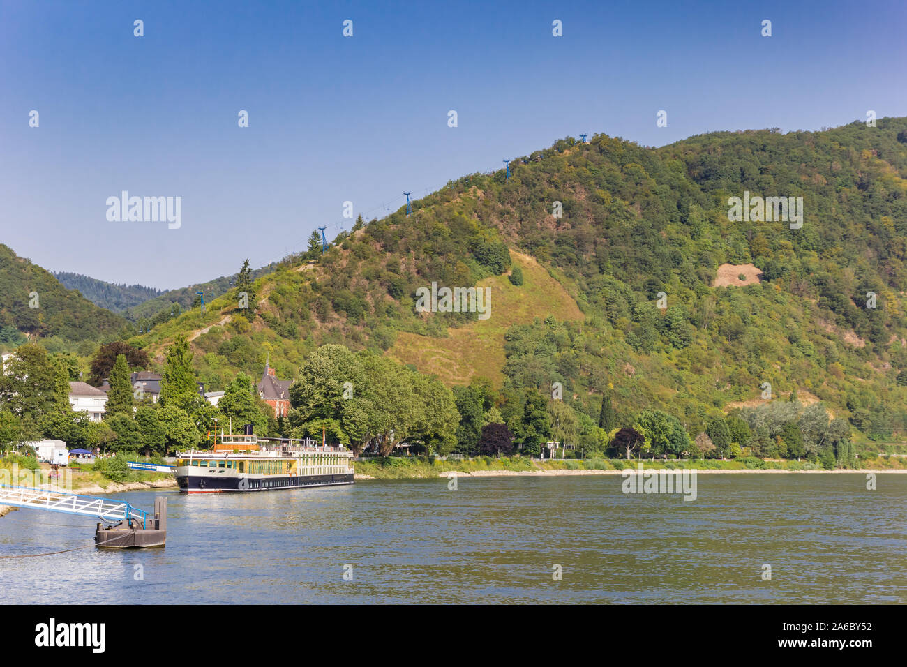 Paesaggio con il fiume Reno e le montagne vicino a Boppard, Germania Foto Stock