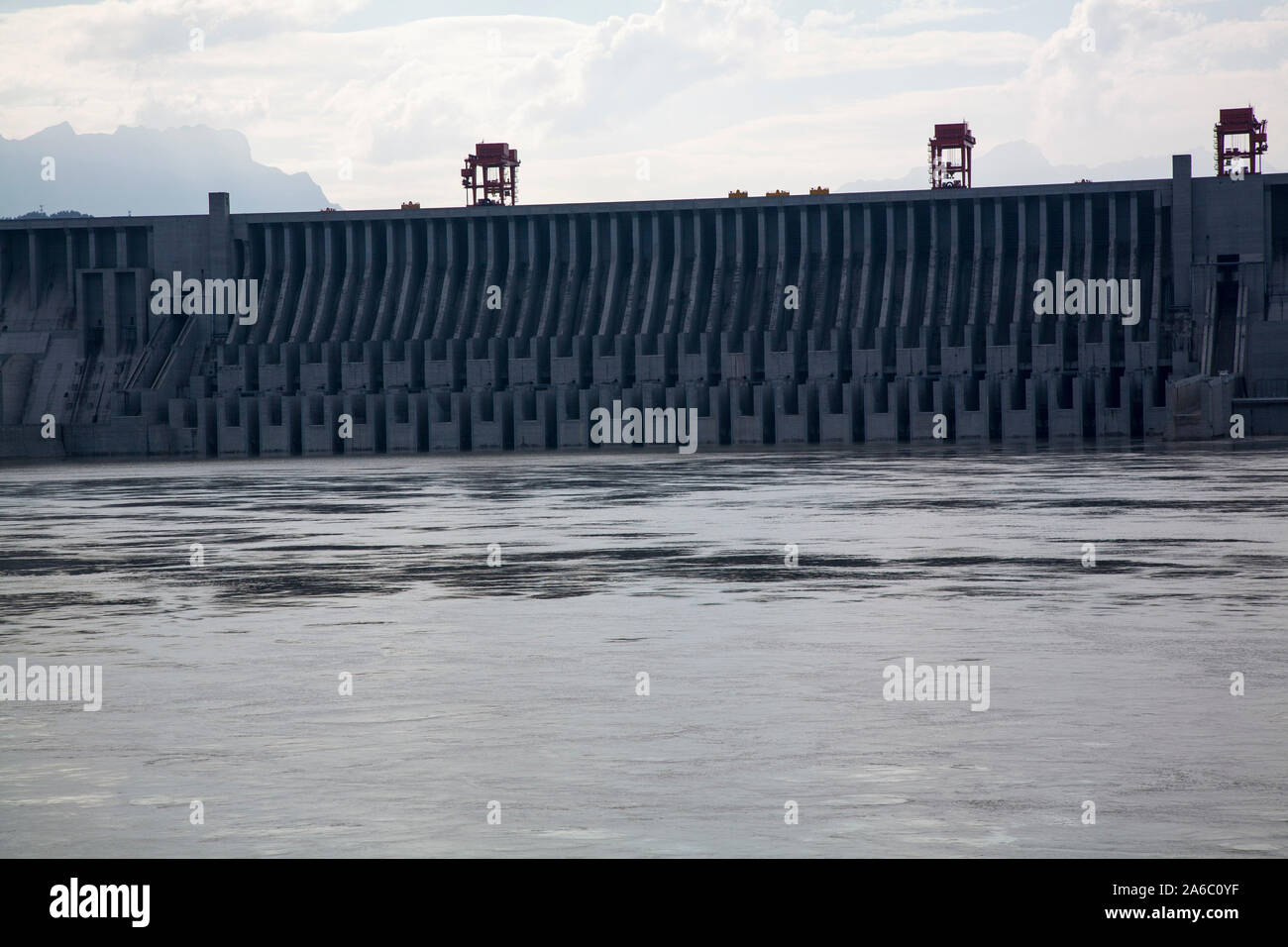 Vista della costruzione in cemento Diga delle Tre Gole sul Fiume Yangtze in Cina Foto Stock