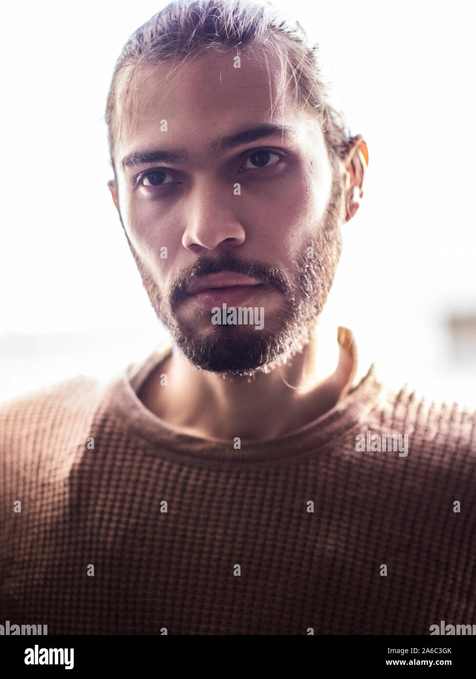 Bel giovane uomo colombiano Foto Stock