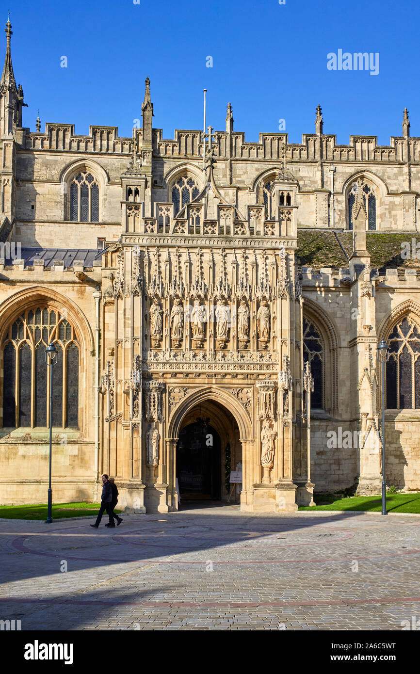 La porta di ingresso della cattedrale di Gloucester Foto Stock