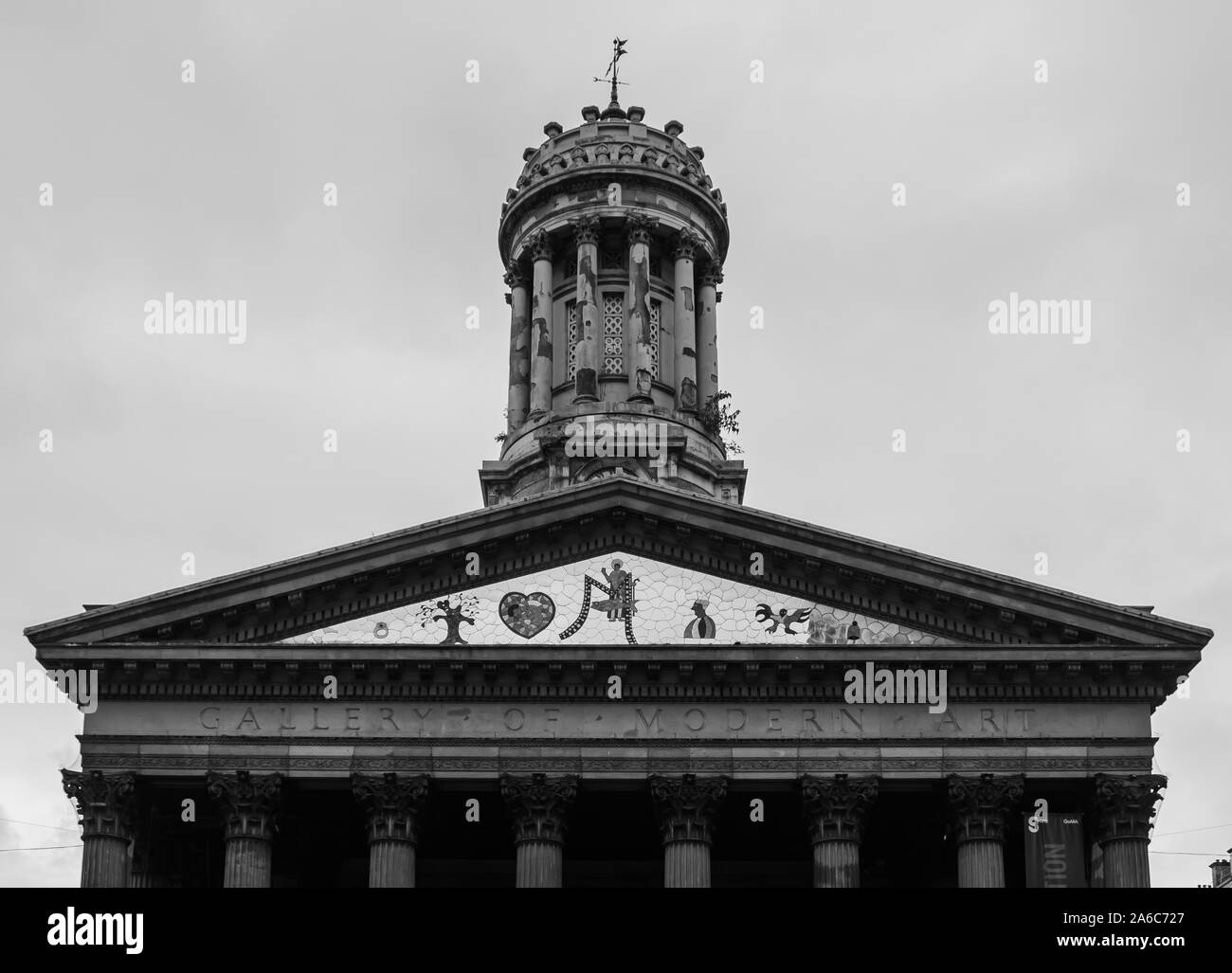 Una foto in bianco e nero della facciata della Galleria di Arte Moderna (Glasgow). Foto Stock