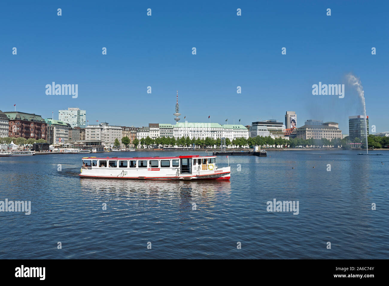 Un'escursione in barca sul Lago Alster interno, Amburgo, Germania Foto Stock