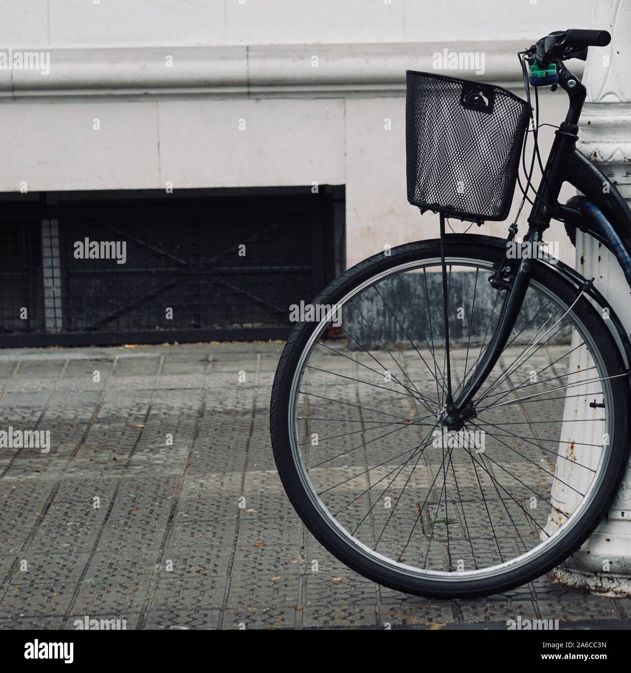 Ruota di bicicletta il trasporto su strada Foto Stock
