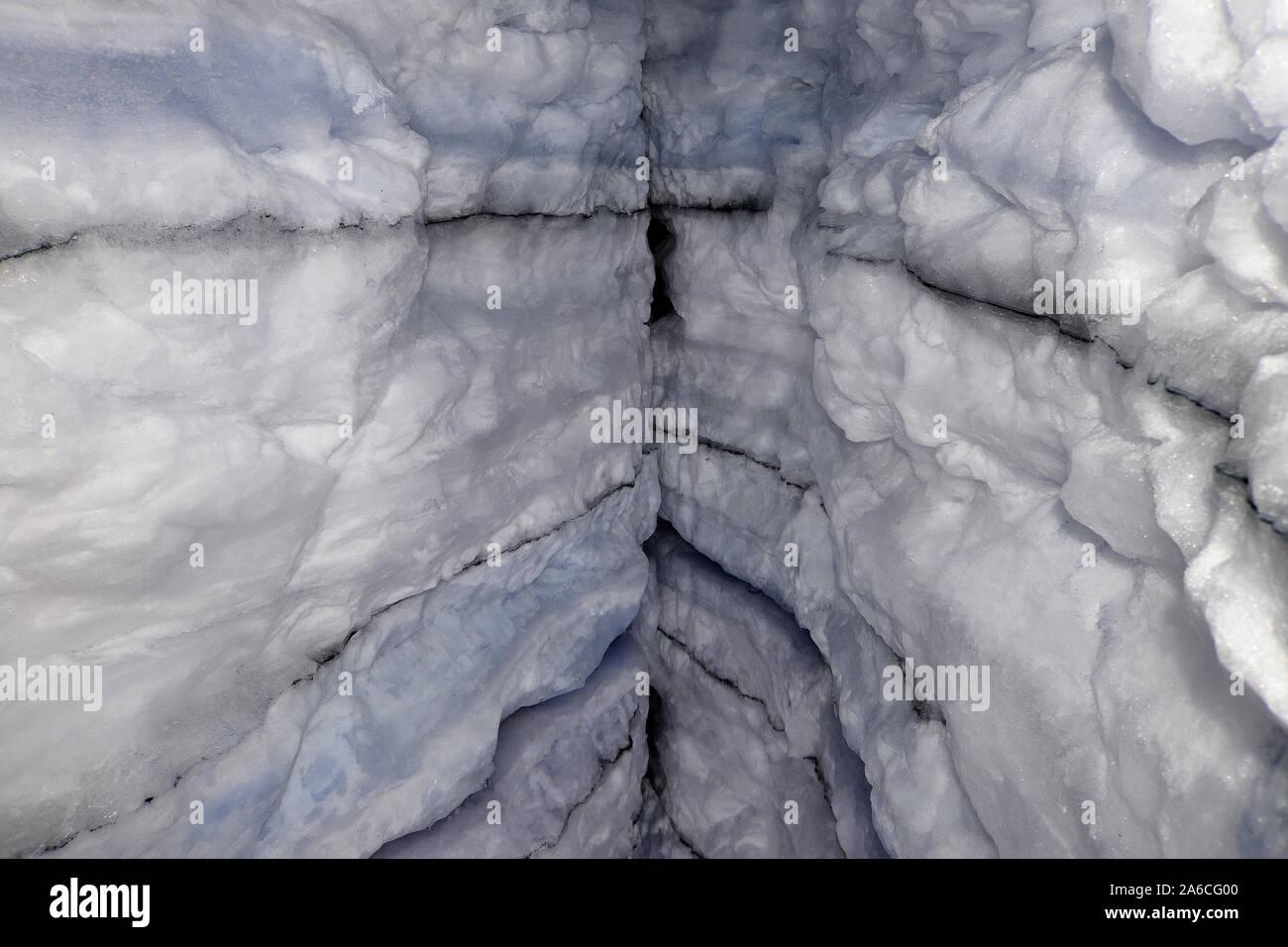 Primo piano di sezione trasversale in un ghiacciaio artificiale a Reykjavik, Islanda Foto Stock