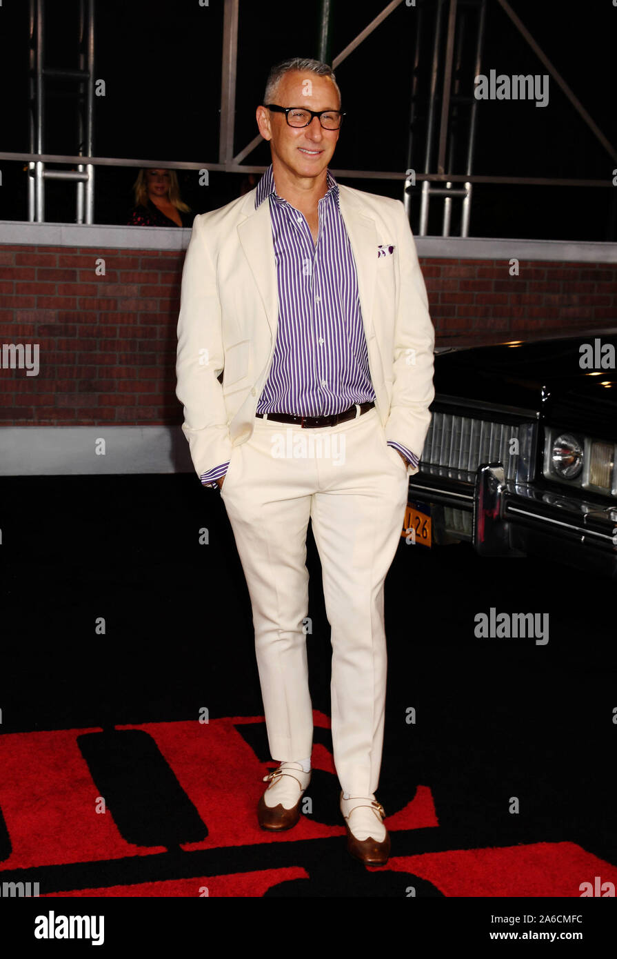 HOLLYWOOD, CA - 24 ottobre: Adam Shankman assiste la premiere di Netflix 'L' Irlandese a TCL teatro cinese il 24 ottobre 2019 in Hollywood, la California. Foto Stock