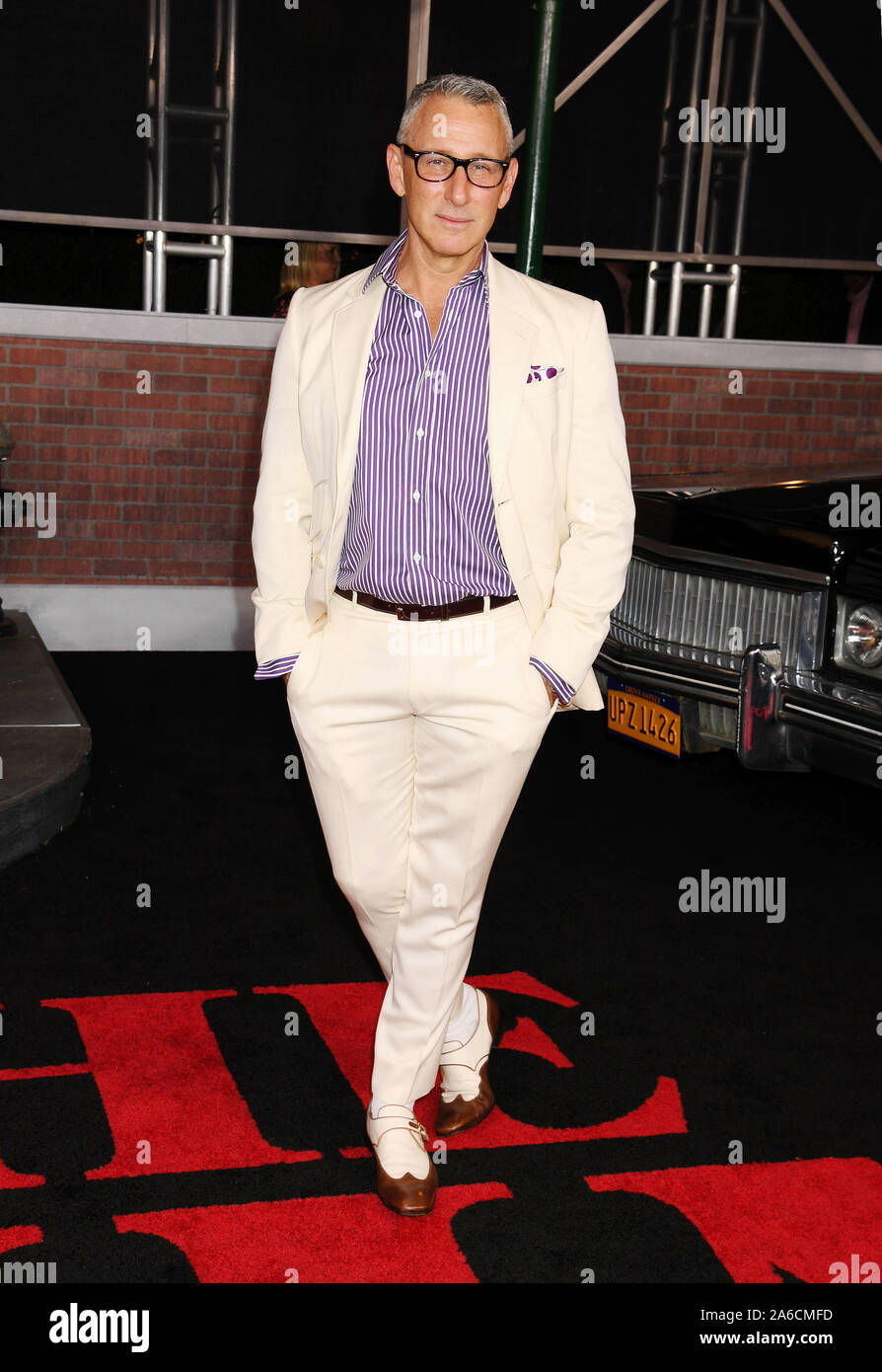 HOLLYWOOD, CA - 24 ottobre: Adam Shankman assiste la premiere di Netflix 'L' Irlandese a TCL teatro cinese il 24 ottobre 2019 in Hollywood, la California. Foto Stock