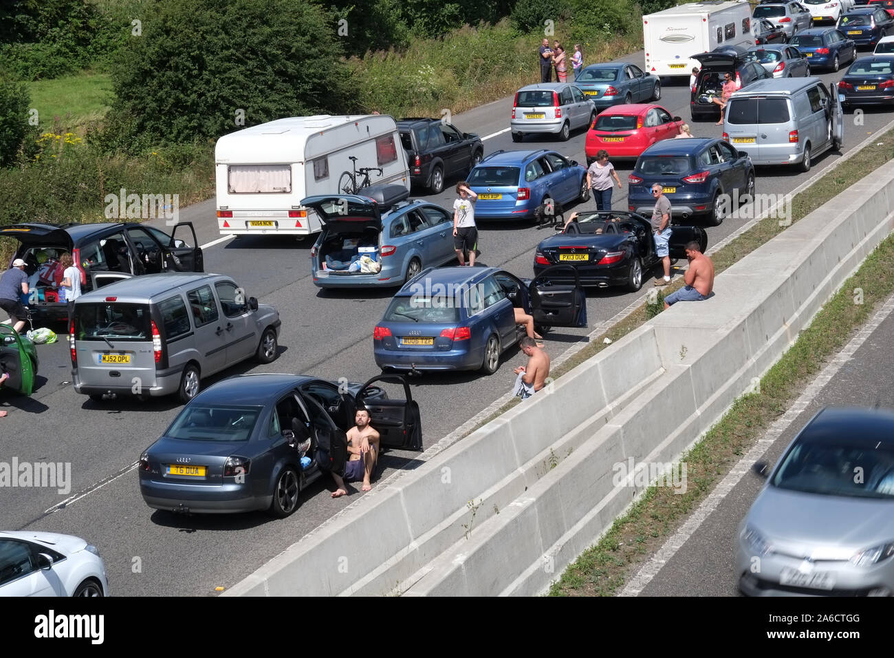 Luglio 2016 - Traffico stazionario sulla autostrada M5 nel Somerset, vicino a Burnham on sea. Foto Stock