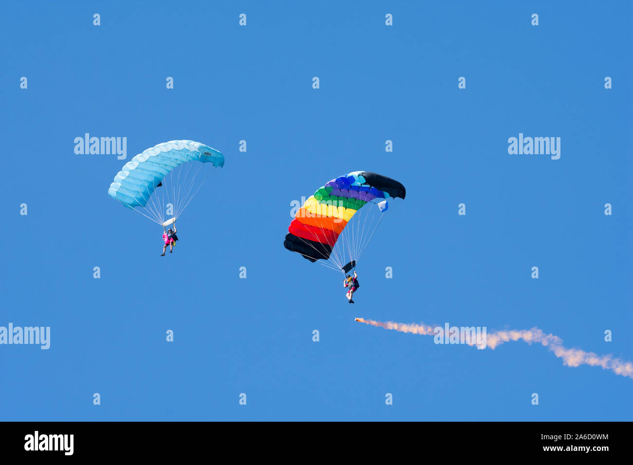 Antenna, aero, acrobatico spettacolo acrobatico, aereo, aerospaziale, aria, air show, aeromobili, aereo, airshow aviazione, cielo sereno, dimostrazione, design, Foto Stock