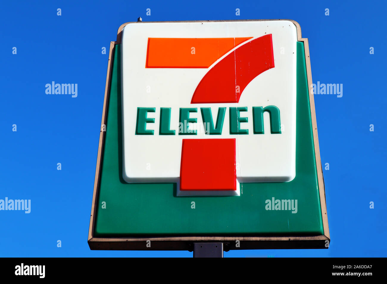 7-Eleven segno, il famoso negozio di convenienza cibo Foto Stock
